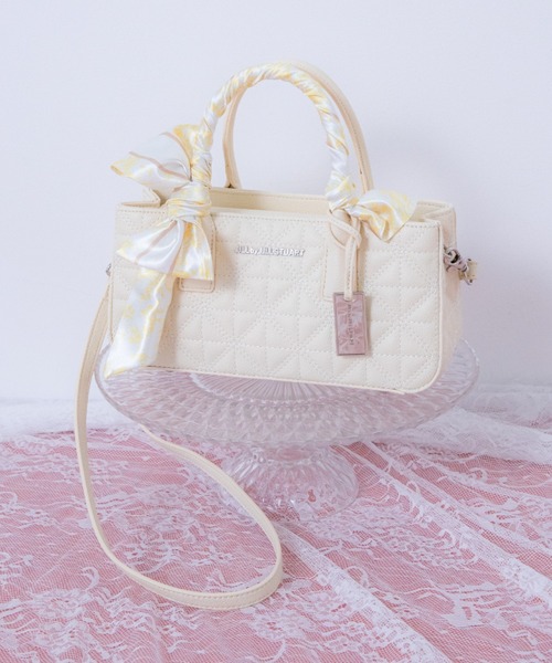 JILL by JILL STUART(ジルバイジルスチュアート)の「【新色追加】スカーフキルティングトート(ショルダーバッグ・レディース・ブルー/ブラック/ピンク/ホワイト/ペールイエロー/ピンク系その他・FREE)」の4枚目の写真