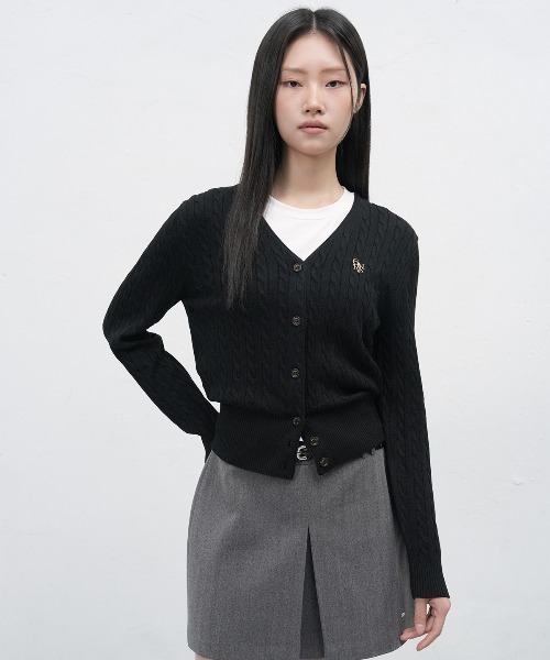 GENERAL IDEA(ジェネラルアイデア)の「【GENERAL IDEA】ウールブレンドケーブル編みVネックカーディガン / SIGNATURE SUPER FINE WOOL CABLE CARDIGAN(カーディガン/ボレロ・レディース・ローズ/グレー/ブラック/ダークブラウン・L/M/S/XS)」の2枚目の写真