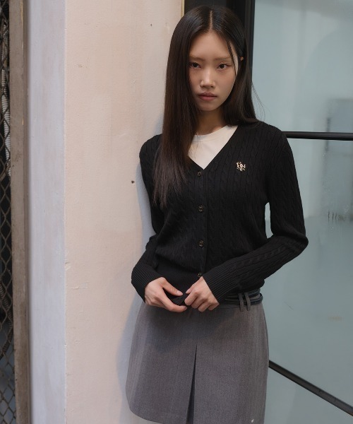 GENERAL IDEA(ジェネラルアイデア)の「【GENERAL IDEA】ウールブレンドケーブル編みVネックカーディガン / SIGNATURE SUPER FINE WOOL CABLE CARDIGAN(カーディガン/ボレロ・レディース・ローズ/グレー/ブラック/ダークブラウン・L/M/S/XS)」の7枚目の写真