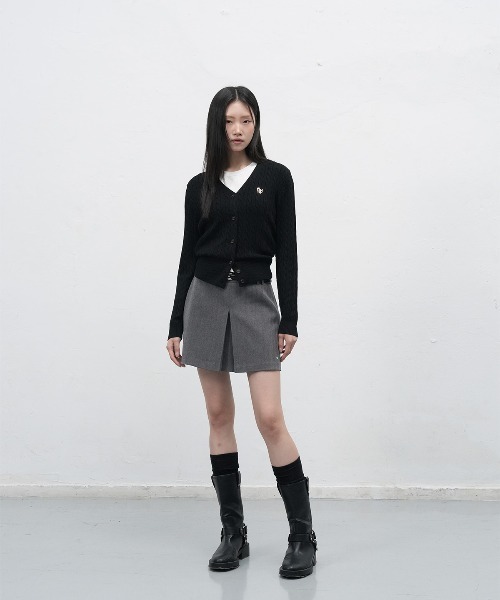 GENERAL IDEA(ジェネラルアイデア)の「【GENERAL IDEA】ウールブレンドケーブル編みVネックカーディガン / SIGNATURE SUPER FINE WOOL CABLE CARDIGAN(カーディガン/ボレロ・レディース・ローズ/グレー/ブラック/ダークブラウン・L/M/S/XS)」の8枚目の写真