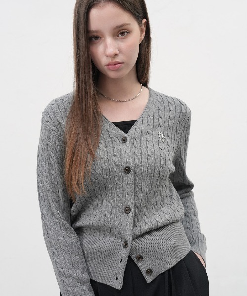 GENERAL IDEA(ジェネラルアイデア)の「【GENERAL IDEA】ウールブレンドケーブル編みVネックカーディガン / SIGNATURE SUPER FINE WOOL CABLE CARDIGAN(カーディガン/ボレロ・レディース・ローズ/グレー/ブラック/ダークブラウン・L/M/S/XS)」の14枚目の写真