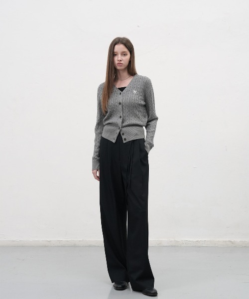 GENERAL IDEA(ジェネラルアイデア)の「【GENERAL IDEA】ウールブレンドケーブル編みVネックカーディガン / SIGNATURE SUPER FINE WOOL CABLE CARDIGAN(カーディガン/ボレロ・レディース・ローズ/グレー/ブラック/ダークブラウン・L/M/S/XS)」の17枚目の写真