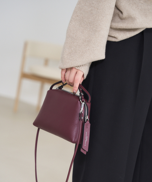 GIANNI CHIARINI（ジャンニ キアリーニ）の「《WEB限定》GIANNI CHIARINI/ジャン二 キアリー二 ALIFA（ショルダーバッグ・レディース・ブラック/ボルドー・FREE）」の2枚目の写真