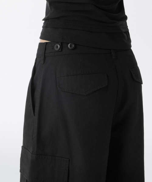 MUSINSA STANDARD WOMAN（ムシンサスタンダードウーマン）の「ウィメンズワイドカーゴバミューダパンツ[ブラック]（その他パンツ・レディース・その他・30/27/28/29/26/25/24）」の6枚目の写真