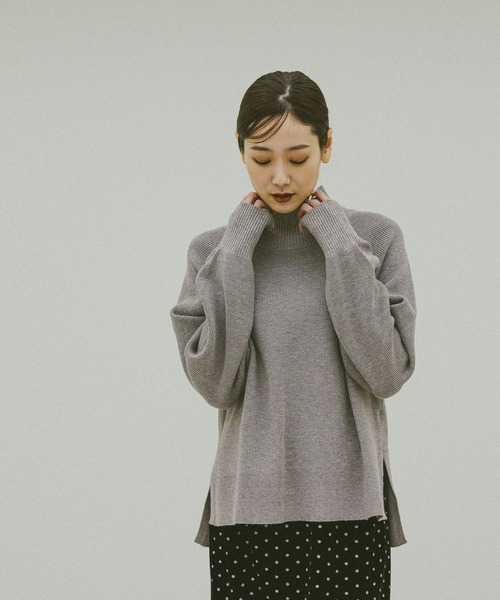 GLOBAL WORK（グローバルワーク）の「メルティハイネックアゼプルオーバー/581157（ニット/セーター・レディース・マスタード/グレー系その他7/レッド/ブラック/ブラウン系その他4/ホワイト系その他6/ライトピンク/ライトブルー/ライトイエロー・LARGE/SMALL/MEDIUM）」の11枚目の写真