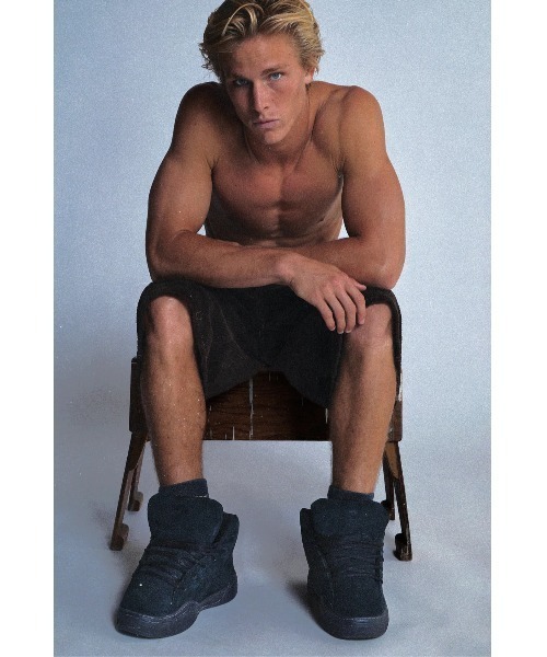 ERL(イーアールエル)の「UNISEX SUEDE MID VAMP SNEAKERS(スニーカー・メンズ・ブラック・9/10/8)」の2枚目の写真