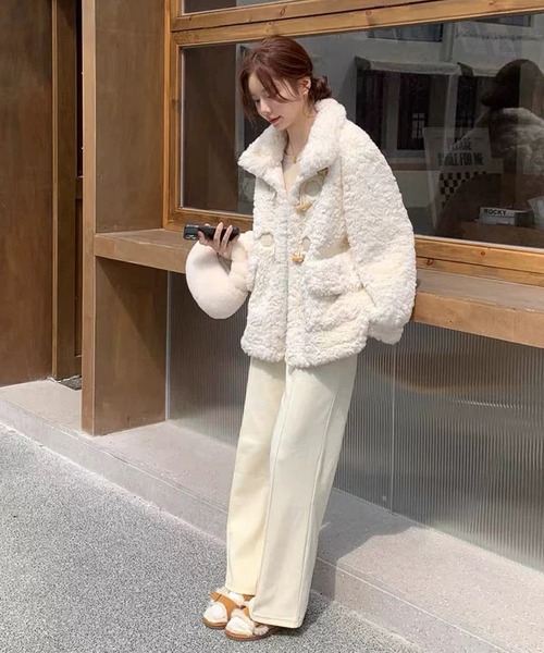 shopnikoniko(ショップニコニコ)の「トグルボタン フェイクファー ダッフルコート(ダッフルコート・レディース・ホワイト・フリー)」の5枚目の写真