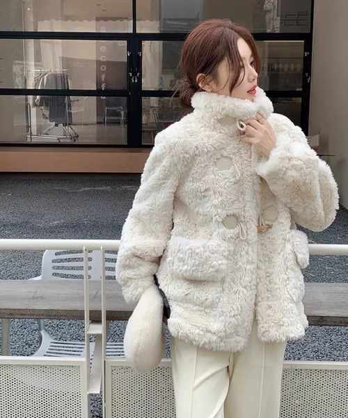 shopnikoniko(ショップニコニコ)の「トグルボタン フェイクファー ダッフルコート(ダッフルコート・レディース・ホワイト・フリー)」の4枚目の写真