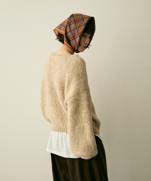 full/fill.(フルフィル)の「mix yarn v neck knit / ミックスヤーンVネックニット(ニット/セーター・レディース・パープル/ベージュ/グレー・FREE)」の9枚目の写真