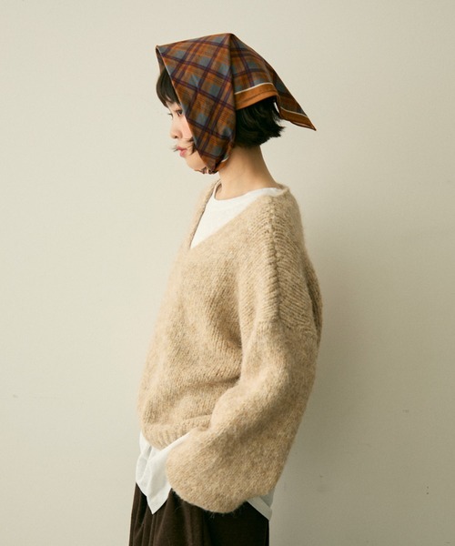 full/fill.(フルフィル)の「mix yarn v neck knit / ミックスヤーンVネックニット(ニット/セーター・レディース・パープル/ベージュ/グレー・FREE)」の8枚目の写真