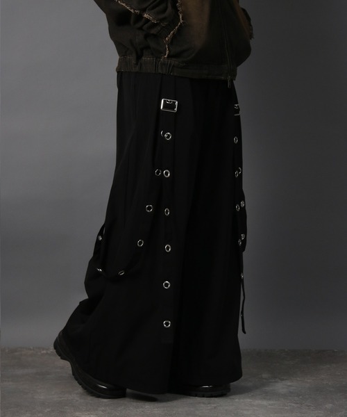 NYLAUS(ナイラス)の「【NYS】EYELET アイレットサスペンダー付き スカンツ スカートパンツ ワイド袴パンツ レディース メンズ(スラックス・メンズ・ブラック・M/L)」の3枚目の写真