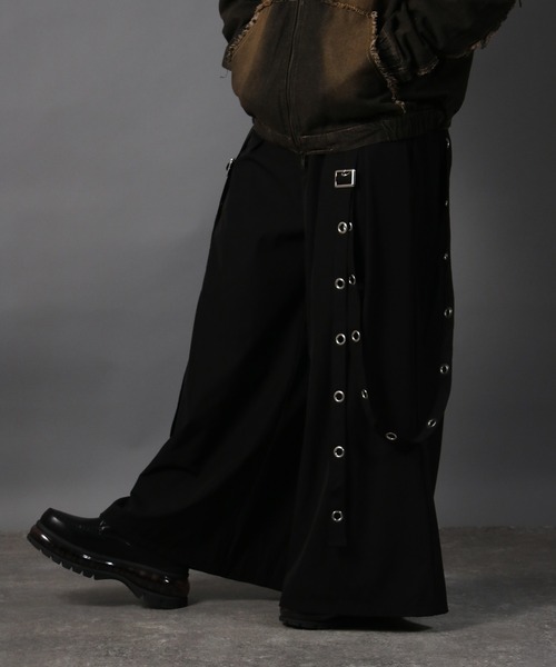 NYLAUS(ナイラス)の「【NYS】EYELET アイレットサスペンダー付き スカンツ スカートパンツ ワイド袴パンツ レディース メンズ(スラックス・メンズ・ブラック・M/L)」の6枚目の写真