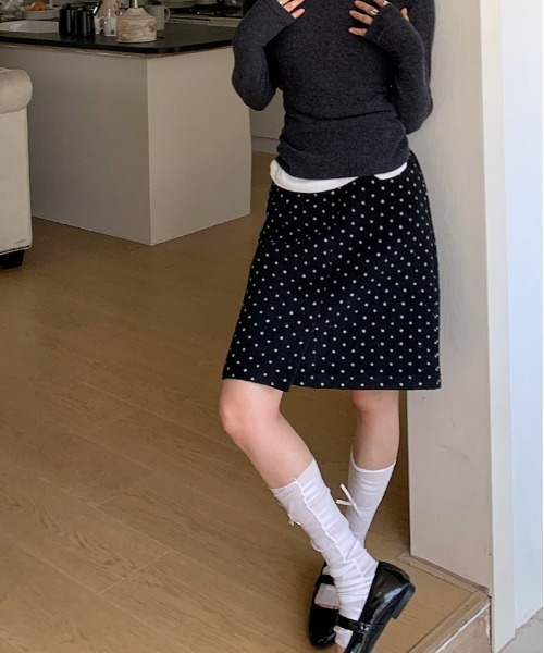gossip!ロサンゼルス(ゴシップロサンゼルス)の「スリットアクセント ドット柄ミニスカート(スカート・レディース・ブラック・S/M/L)」の8枚目の写真