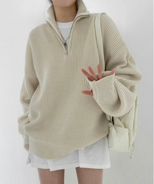AMELY(エミリー)の「ハーフジップ オーバーサイズニットトップス(ニット/セーター・レディース・ブラック/ベージュ/グレー・フリー)」の4枚目の写真