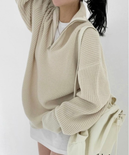 AMELY(エミリー)の「ハーフジップ オーバーサイズニットトップス(ニット/セーター・レディース・ブラック/ベージュ/グレー・フリー)」の5枚目の写真