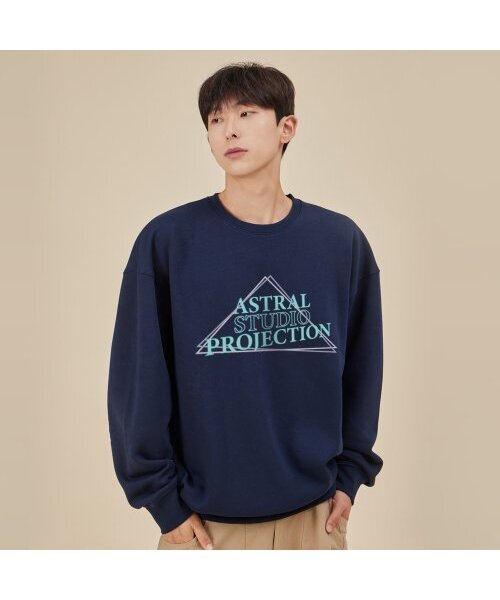 ASTRAL PROJECTION（アストラルプロジェクション）の「トライアングルロゴレタリングルーズフィットスウェット_ネイビー（スウェット・メンズ・その他・LARGE/MEDIUM/X-LARGE/XX-LARGE）」の2枚目の写真