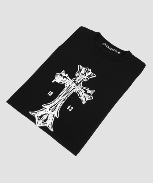 DAMISH(ダミシュ)の「ヴィンテージクラッククロスグラフィックTシャツ_ブラック(Tシャツ/カットソー・レディース・ブラック・SMALL/MEDIUM/LARGE/X-LARGE)」の3枚目の写真