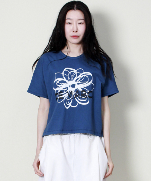 DEMARC（ドゥマーク）の「フレンチスリーブドマークフラワーセミクロップ半袖Tシャツブルー（Tシャツ/カットソー・レディース・その他・LARGE/MEDIUM）」の3枚目の写真