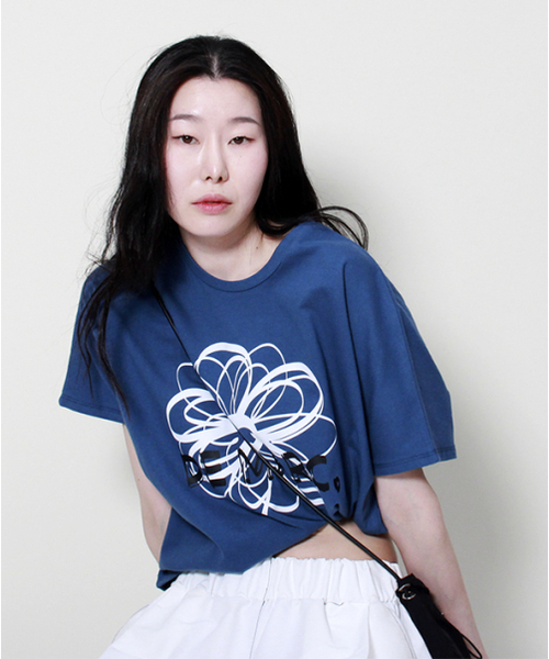DEMARC（ドゥマーク）の「フレンチスリーブドマークフラワーセミクロップ半袖Tシャツブルー（Tシャツ/カットソー・レディース・その他・LARGE/MEDIUM）」の8枚目の写真