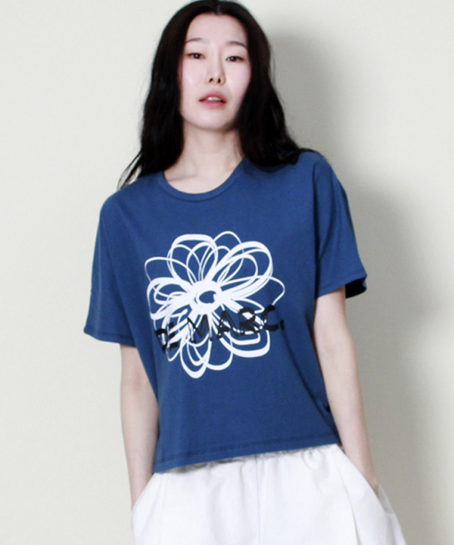 DEMARC（ドゥマーク）の「フレンチスリーブドマークフラワーセミクロップ半袖Tシャツブルー（Tシャツ/カットソー・レディース・その他・LARGE/MEDIUM）」の9枚目の写真