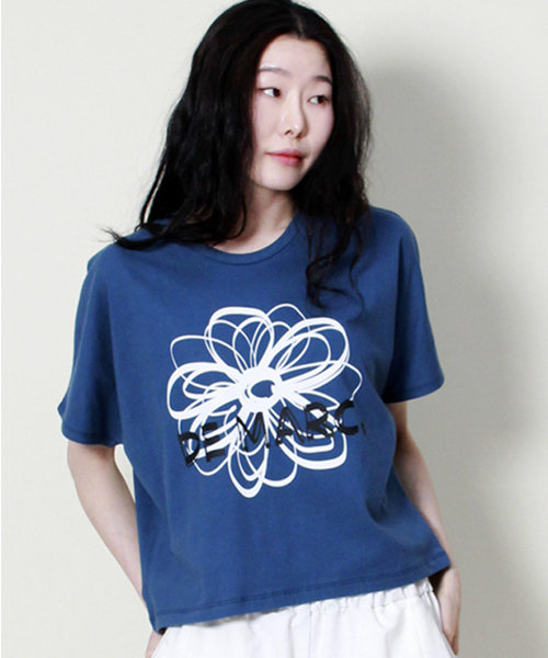 DEMARC（ドゥマーク）の「フレンチスリーブドマークフラワーセミクロップ半袖Tシャツブルー（Tシャツ/カットソー・レディース・その他・LARGE/MEDIUM）」の11枚目の写真