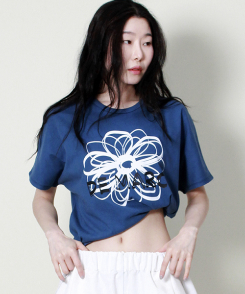 DEMARC（ドゥマーク）の「フレンチスリーブドマークフラワーセミクロップ半袖Tシャツブルー（Tシャツ/カットソー・レディース・その他・LARGE/MEDIUM）」の14枚目の写真