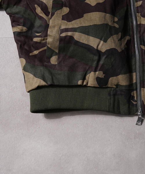 1111clothing(ワンフォークロージング)の「フードファー クロップド 迷彩 ジャケット / Hooded Cropped Camo Jacket(ブルゾン・メンズ・カーキ・M)」の17枚目の写真