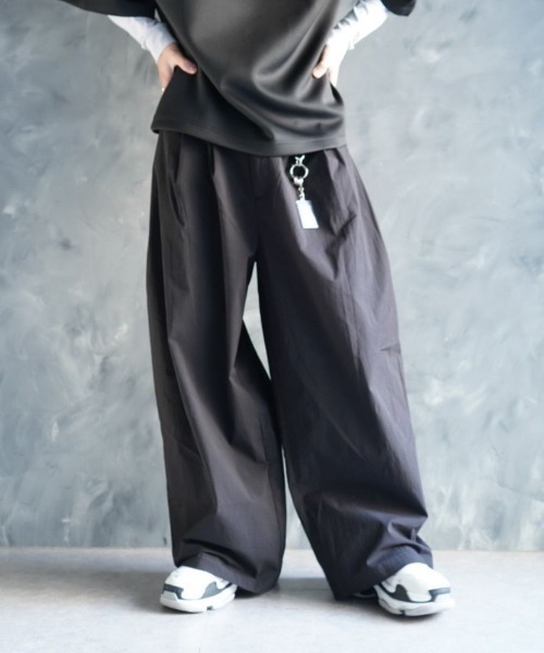 NOIZY(ノイジー)の「Over-Wide Leg Pants / コットンナイロン ウエストゴム ルーズワイドパンツ(その他パンツ・メンズ・チャコールグレー/ブラック・LARGE/MEDIUM)」の9枚目の写真