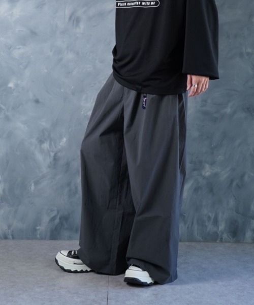 NOIZY(ノイジー)の「Over-Wide Leg Pants / コットンナイロン ウエストゴム ルーズワイドパンツ(その他パンツ・メンズ・チャコールグレー/ブラック・LARGE/MEDIUM)」の13枚目の写真