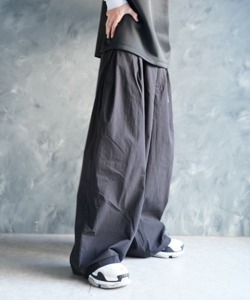 NOIZY(ノイジー)の「Over-Wide Leg Pants / コットンナイロン ウエストゴム ルーズワイドパンツ(その他パンツ・メンズ・チャコールグレー/ブラック・LARGE/MEDIUM)」の14枚目の写真