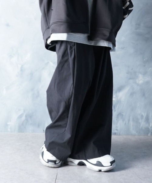 NOIZY(ノイジー)の「Over-Wide Leg Pants / コットンナイロン ウエストゴム ルーズワイドパンツ(その他パンツ・メンズ・チャコールグレー/ブラック・LARGE/MEDIUM)」の4枚目の写真