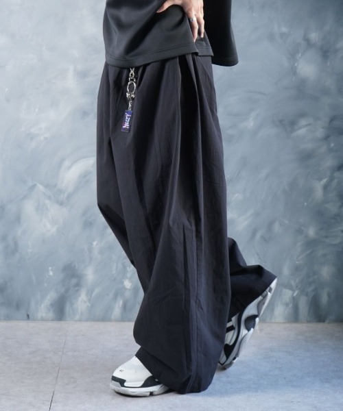 NOIZY(ノイジー)の「Over-Wide Leg Pants / コットンナイロン ウエストゴム ルーズワイドパンツ(その他パンツ・メンズ・チャコールグレー/ブラック・LARGE/MEDIUM)」の8枚目の写真
