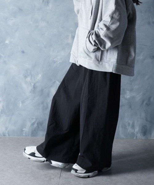 NOIZY(ノイジー)の「Over-Wide Leg Pants / コットンナイロン ウエストゴム ルーズワイドパンツ(その他パンツ・メンズ・チャコールグレー/ブラック・LARGE/MEDIUM)」の7枚目の写真