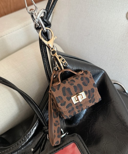 kutir(クティール)の「kutirlune/ヒョウ柄マルチキーホルダー(キーホルダー・レディース・ベージュ/ブラウン・FREE)」の2枚目の写真