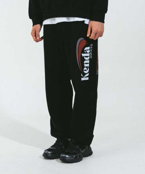 KENDA（ケンダ）の「SLASH LOGO SWEATPANTS (BLACK)（スウェットパンツ・レディース・ブラック・SMALL/MEDIUM/LARGE）」の3枚目の写真