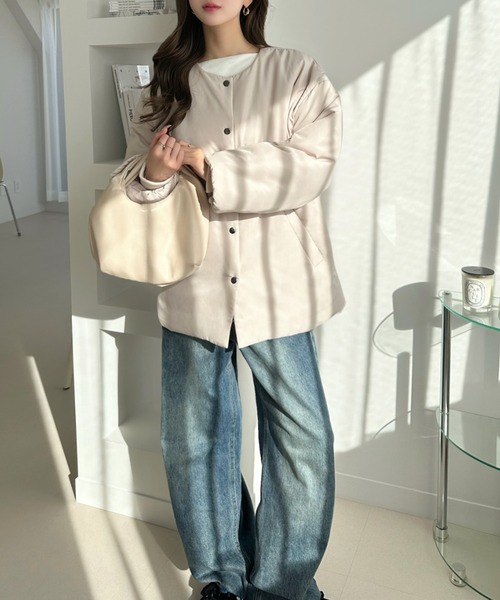 TREOVER(トレオーバー)の「ふわふわ軽くて暖かいマフラー付きノーカラーダウンジャケット(ノーカラージャケット・レディース・オフホワイト/ナチュラル/ブラック・FREE)」の18枚目の写真