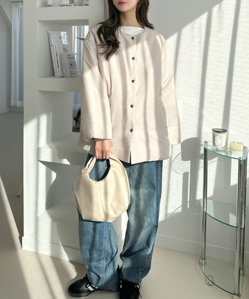 TREOVER(トレオーバー)の「ふわふわ軽くて暖かいマフラー付きノーカラーダウンジャケット(ノーカラージャケット・レディース・オフホワイト/ナチュラル/ブラック・FREE)」の19枚目の写真