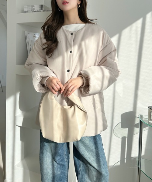 TREOVER(トレオーバー)の「ふわふわ軽くて暖かいマフラー付きノーカラーダウンジャケット(ノーカラージャケット・レディース・オフホワイト/ナチュラル/ブラック・FREE)」の21枚目の写真