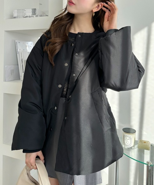 TREOVER(トレオーバー)の「ふわふわ軽くて暖かいマフラー付きノーカラーダウンジャケット(ノーカラージャケット・レディース・オフホワイト/ナチュラル/ブラック・FREE)」の13枚目の写真