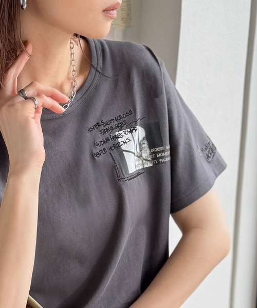 classicalelf(クラシカルエルフ)の「ラフでも品格、シンプルでも存在感。オーガニックコットン 綿100% グラフィック飛び刺繍フォトTシャツ(半袖)(Tシャツ/カットソー・レディース・オフホワイト/杢グレー/チャコール/その他1・X-LARGE/SMALL/MEDIUM/LARGE)」の9枚目の写真