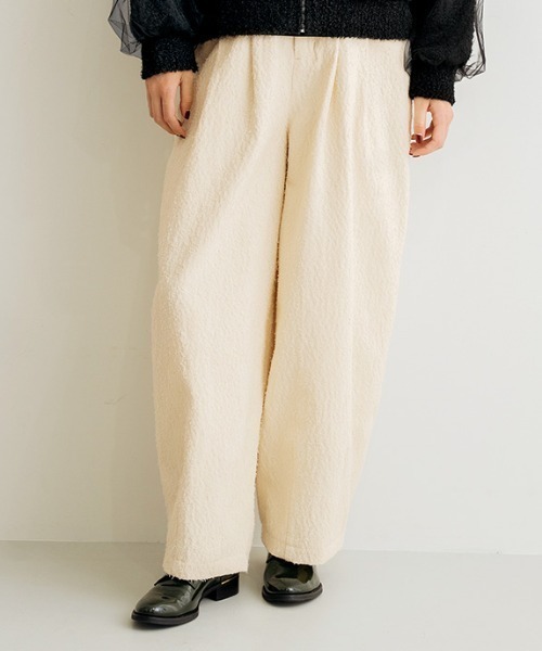 MEDE19F(メデジュウキュウ)の「MEDE19F コットンツィード素材でつくったバナナシルエットパンツ〈オフホワイト〉(その他パンツ・レディース・オフホワイト・M/L/LL)」の1枚目の写真