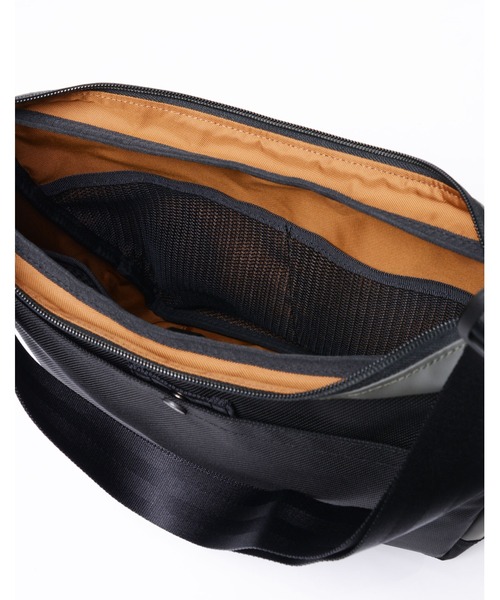 master-piece（マスターピース）の「master-piece / Slick ショルダーバッグ / No.02492（ショルダーバッグ・メンズ・ブラック/グレー/ネイビー・FREE）」の6枚目の写真