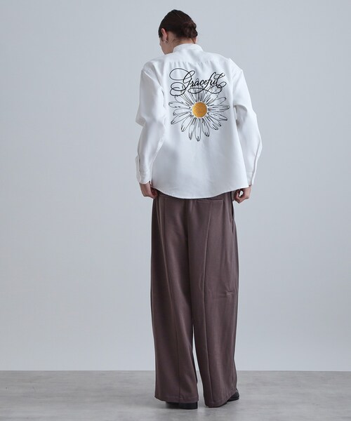 tk.TAKEO KIKUCHI（ティーケータケオキクチ）の「バックデイジー刺繍シャツ（シャツ/ブラウス・メンズ・ブルー系その他/ホワイト/ブラック・02/03/04）」の6枚目の写真