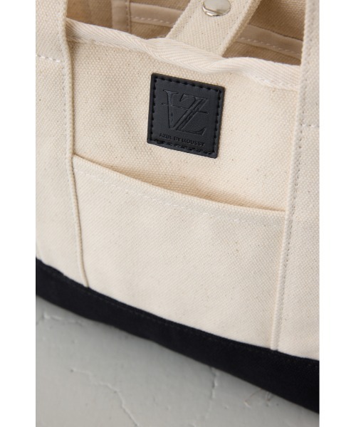 AZUL by moussy（アズールバイマウジー）の「パッチ付きミニトートスクエアバッグ（トートバッグ・メンズ・ホワイト/ブラック/グレー・FREE）」の7枚目の写真