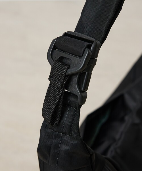 ABAHOUSE(アバハウス)の「【DsBk / ディーエスビーケー】 REGISTER SLING Small/スリングバッグ /ユニセックス 【WEB限定】(バックパック/リュック・メンズ・グレー/ブラック/カーキ/ネイビー・フリー)」の9枚目の写真