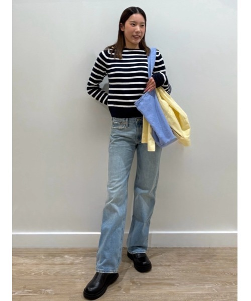 GAP(ギャップ)の「ミッドライズ リラックスフィット ストレートデニム(デニムパンツ・レディース・ライトインディゴブルー・30/28/23/24/25/26/27/29)」の9枚目の写真