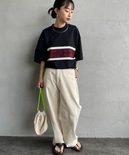 FRED PERRY（フレッドペリー）の「[FRED PERRY/フレッドペリー] ブランドロゴ刺繍 パネルTシャツ（Tシャツ/カットソー・レディース・ブラック/キナリ・S/M/L）」の19枚目の写真