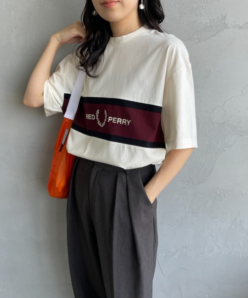 FRED PERRY（フレッドペリー）の「[FRED PERRY/フレッドペリー] ブランドロゴ刺繍 パネルTシャツ（Tシャツ/カットソー・レディース・ブラック/キナリ・S/M/L）」の21枚目の写真