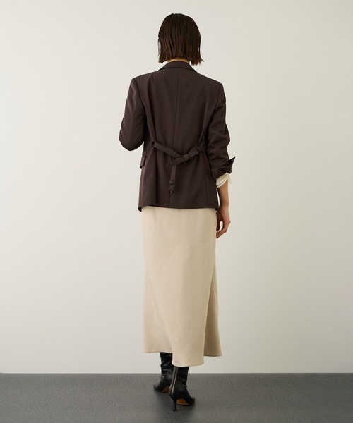 ROPE'(ロペ)の「ウエストシェイプ ベルテッドシングルジャケット/セットアップ対応(テーラードジャケット・レディース・ダークブラウン/ネイビー・38/36)」の6枚目の写真