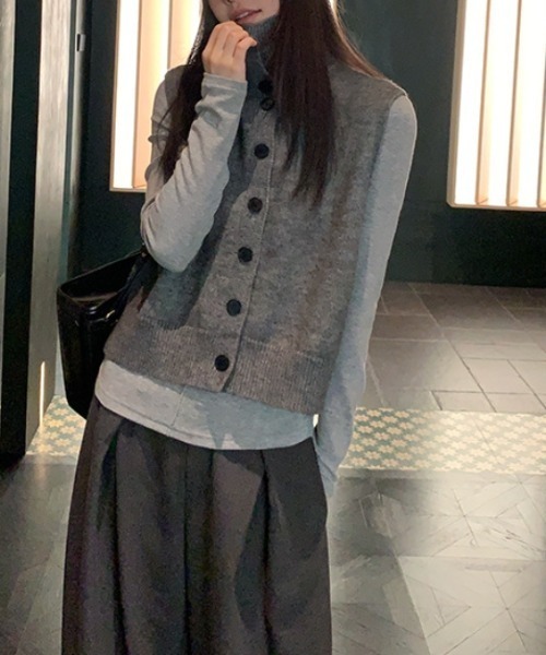 Vipoa(ヴィポア)の「タートルネックツイストセーターベスト(ベスト・レディース・グレー/ベージュ・FREE)」の2枚目の写真